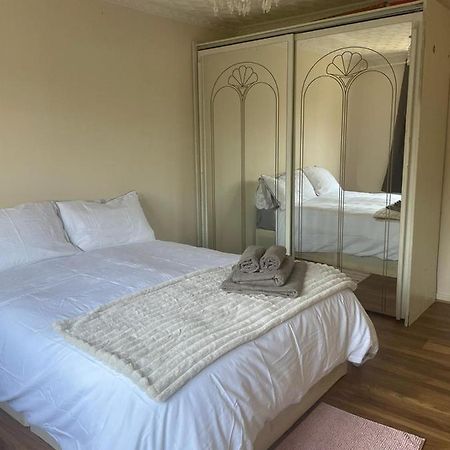 Single And Doubles Rooms Close To Central London Kültér fotó