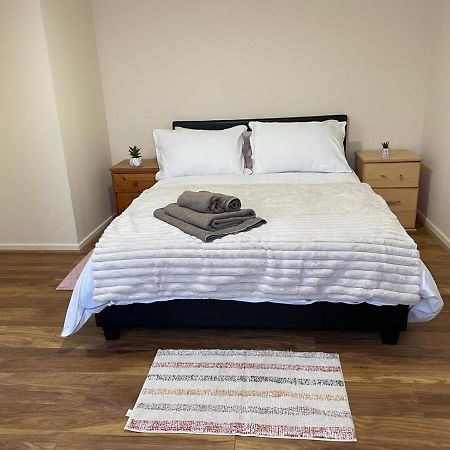 Single And Doubles Rooms Close To Central London Kültér fotó