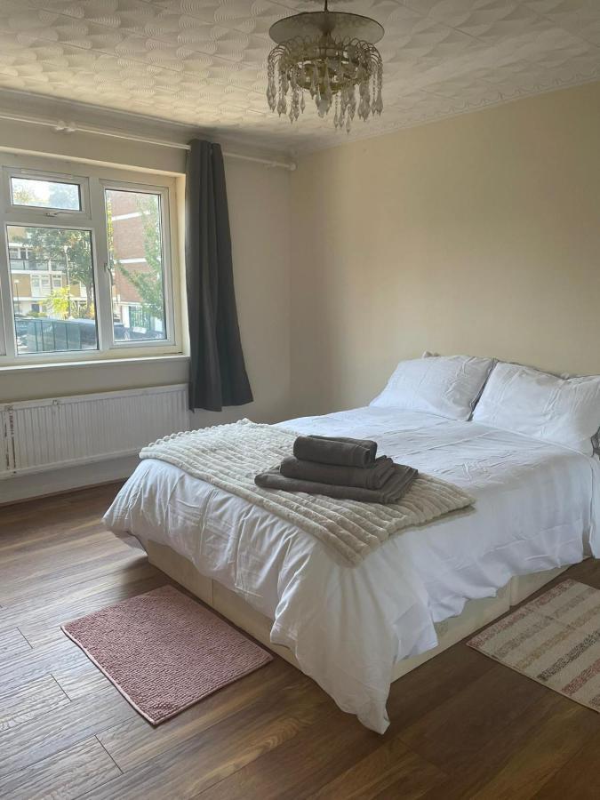 Single And Doubles Rooms Close To Central London Kültér fotó