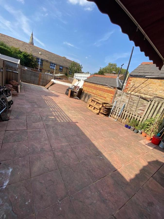 Single And Doubles Rooms Close To Central London Kültér fotó