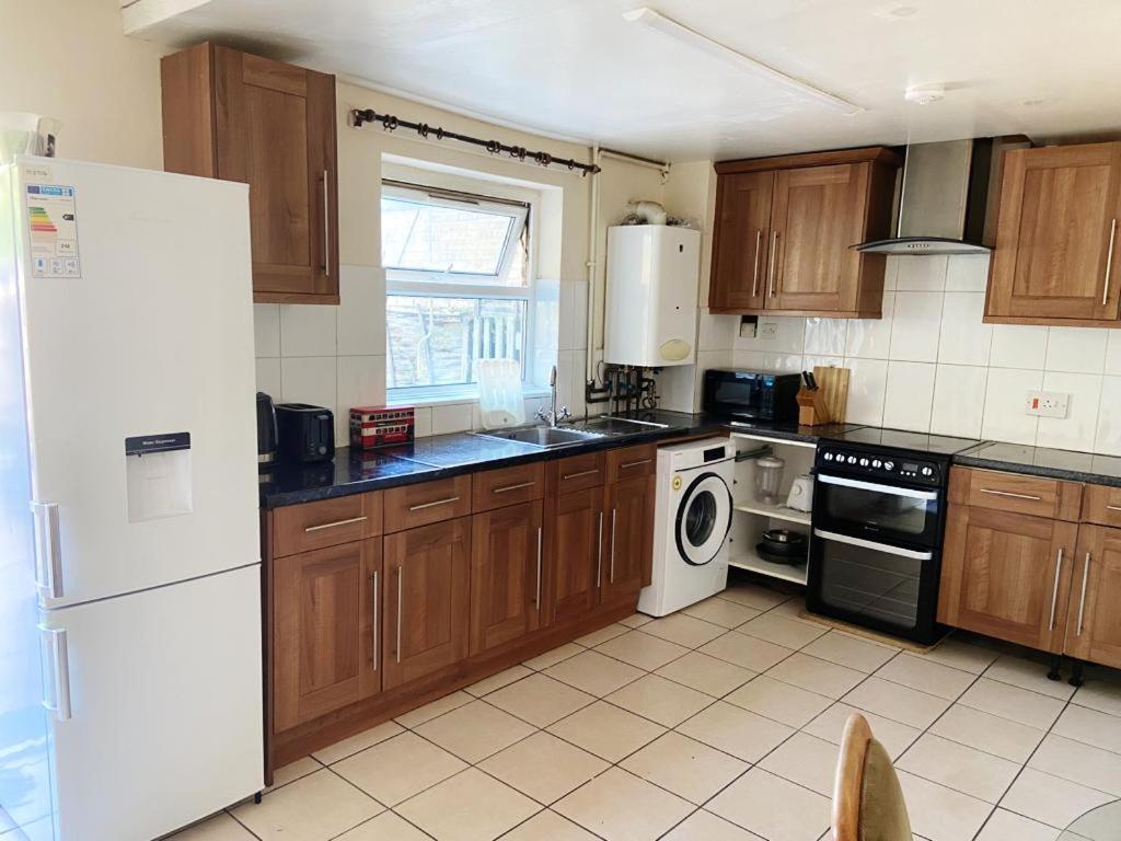 Single And Doubles Rooms Close To Central London Kültér fotó