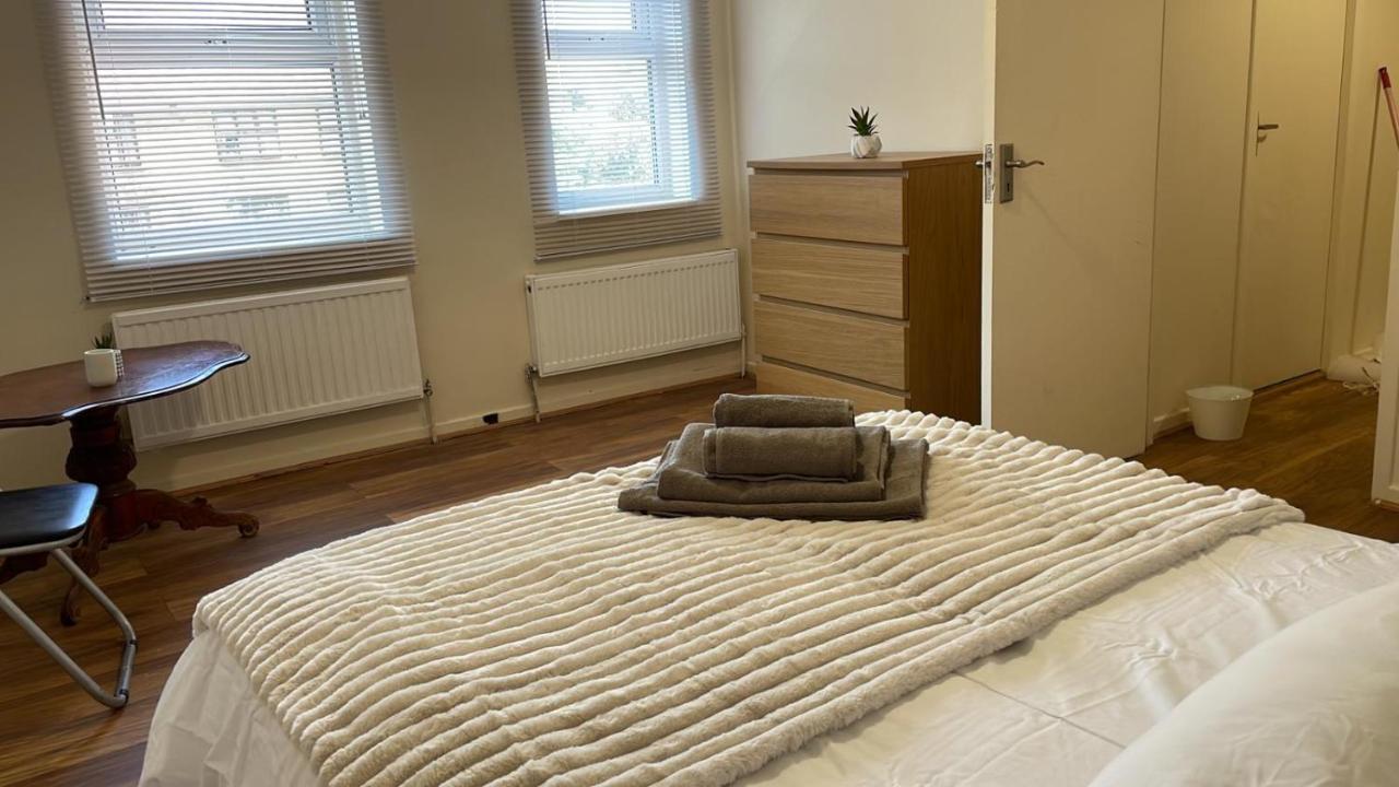 Single And Doubles Rooms Close To Central London Kültér fotó
