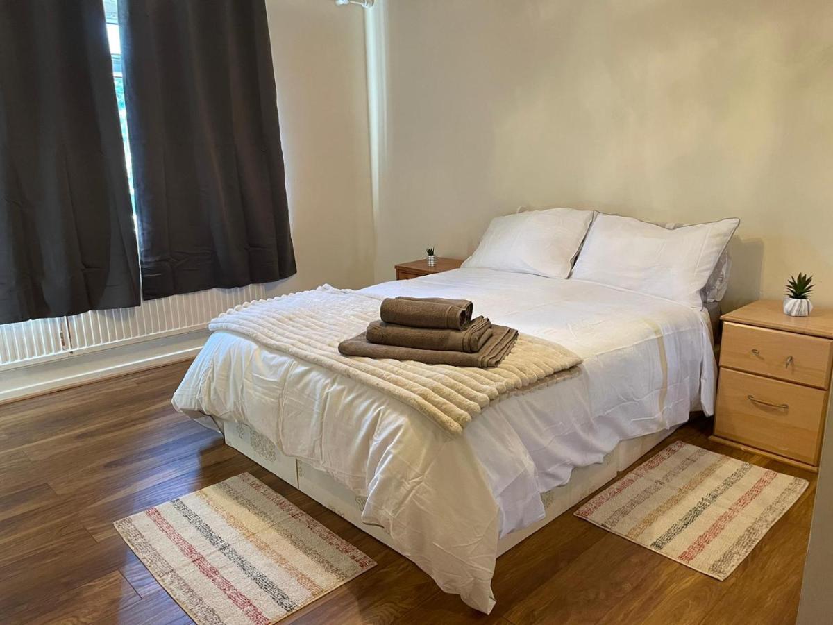 Single And Doubles Rooms Close To Central London Kültér fotó