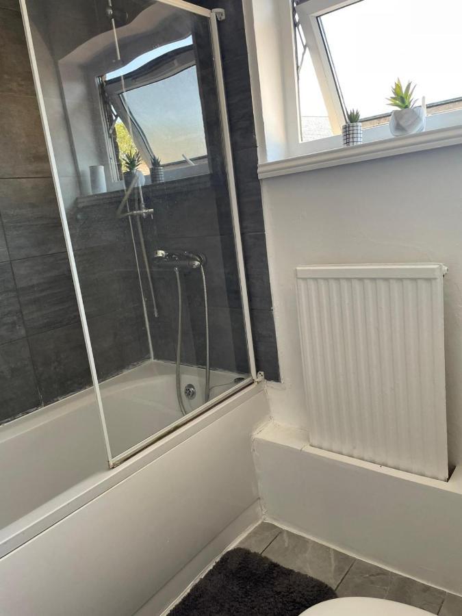 Single And Doubles Rooms Close To Central London Kültér fotó