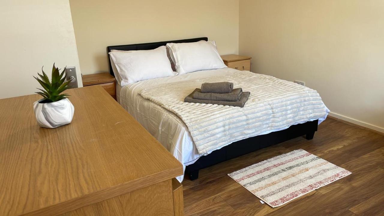 Single And Doubles Rooms Close To Central London Kültér fotó