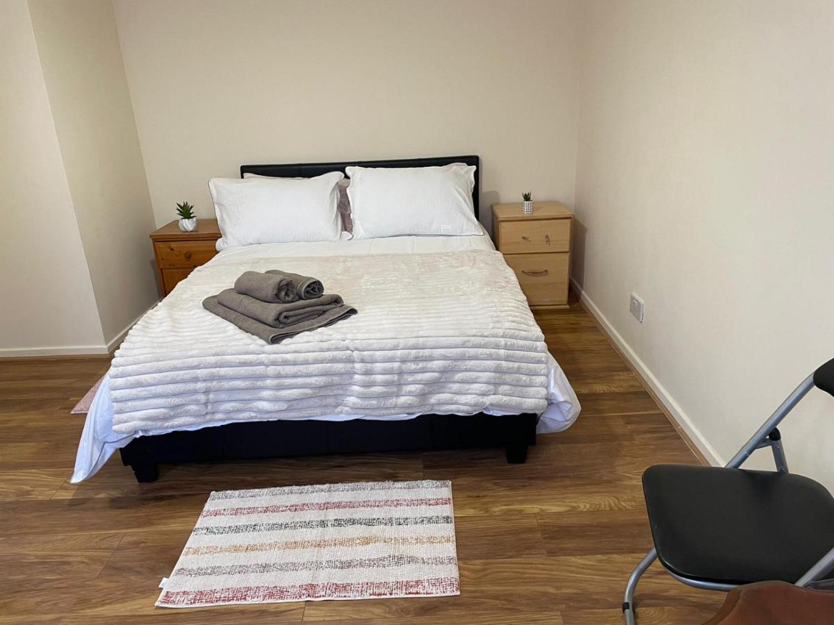 Single And Doubles Rooms Close To Central London Kültér fotó