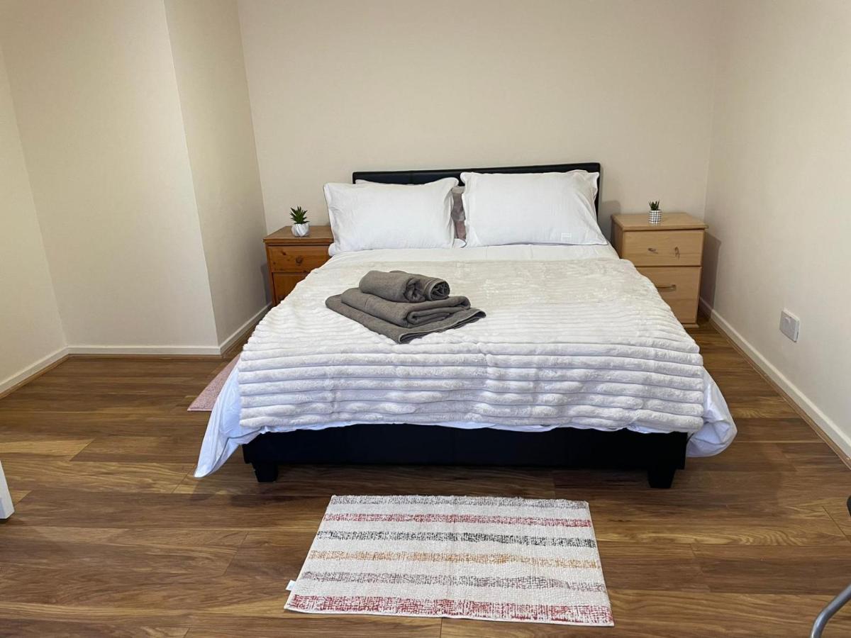 Single And Doubles Rooms Close To Central London Kültér fotó