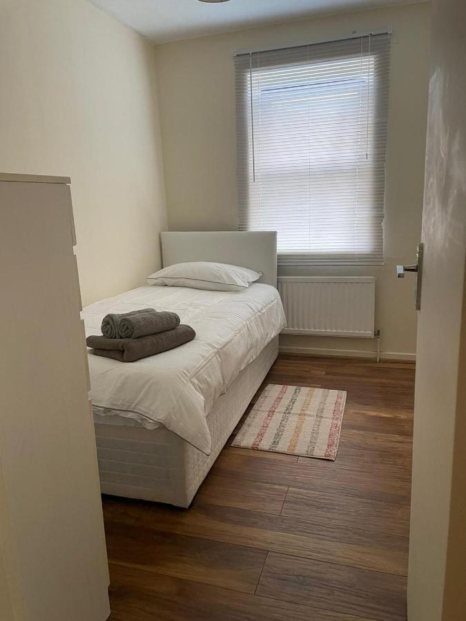 Single And Doubles Rooms Close To Central London Kültér fotó