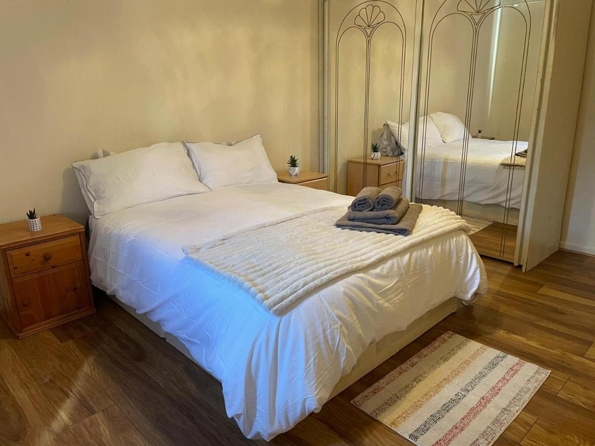 Single And Doubles Rooms Close To Central London Kültér fotó