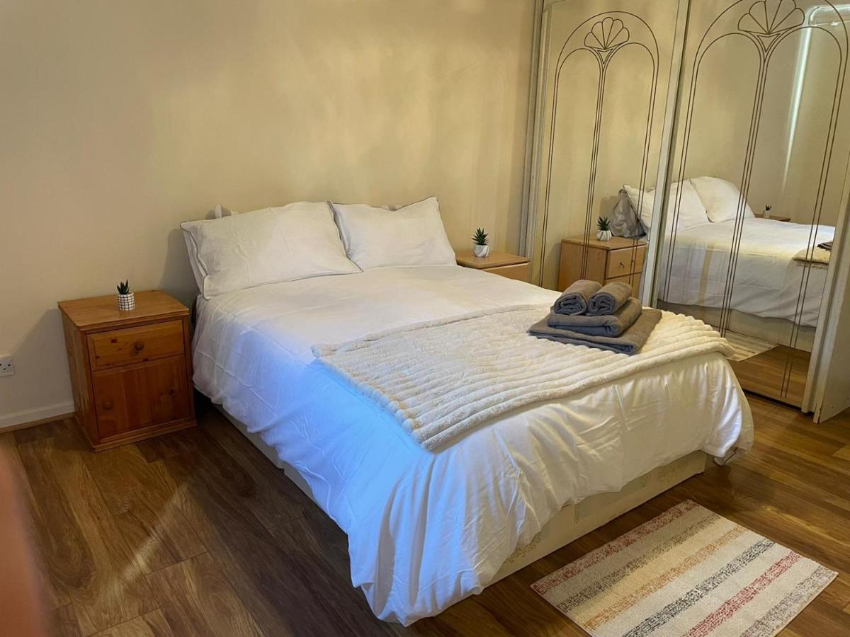 Single And Doubles Rooms Close To Central London Kültér fotó